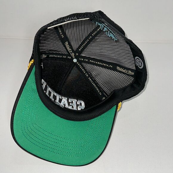 Seattle Kraken Mitchell & Ness NHL Mens Hat Black Gold Leaf Trucker Snapback Cap - Picture 5 of 8